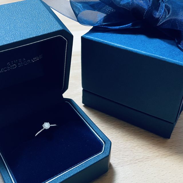 【銀座ダイヤモンドシライシの口コミ】 デザインはシンプルですが手が小さいこともあり、つけた時手元がかなり華…