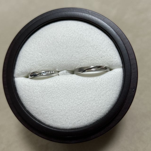 【萬時(Manji)の口コミ】 シンプルだけどダイヤモンドがさりげなく輝く王道のストレートリングにし…