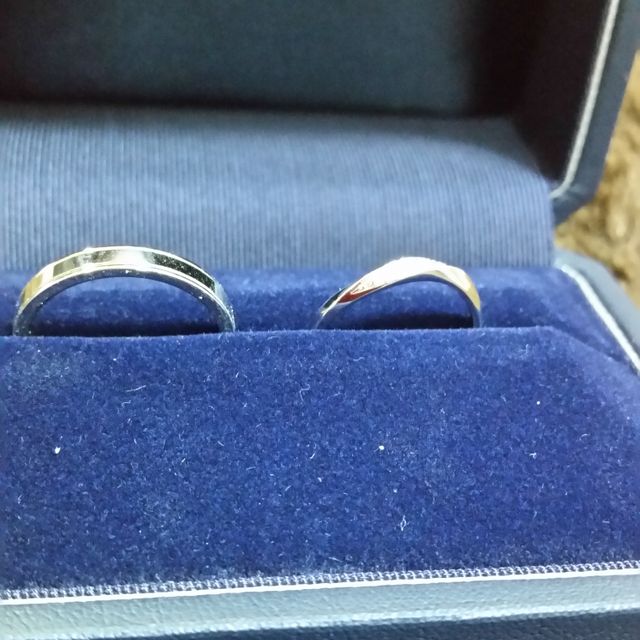 【銀座ダイヤモンドシライシの口コミ】 厚さやデザインなど品数が多く、リングの幅もたくさんありました。最初は…