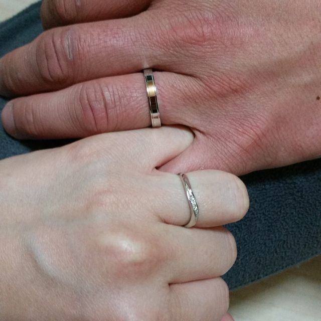 【銀座ダイヤモンドシライシの口コミ】 厚さやデザインなど品数が多く、リングの幅もたくさんありました。最初は…