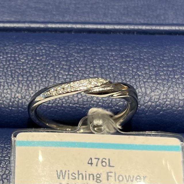 【銀座ダイヤモンドシライシの口コミ】 素材はプラチナで王道の結婚指輪の色合いです。デザインとしては、しっか…