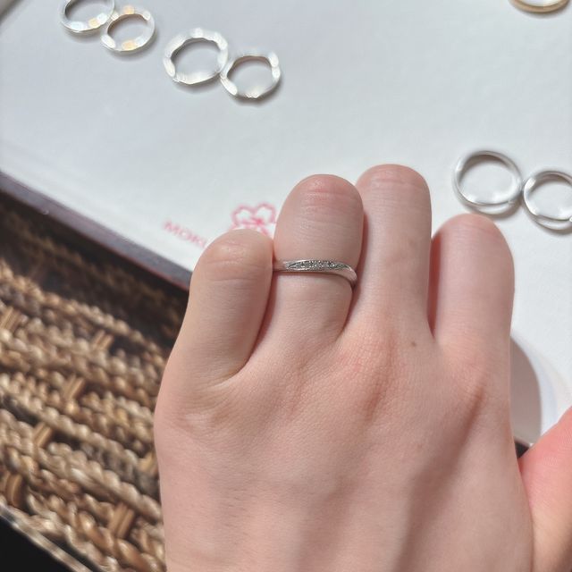 【杢目金屋(もくめがねや)の口コミ】 シンプルかつ中央にダイヤモンドが綺麗にあしらわれているが、杢目金屋さ…
