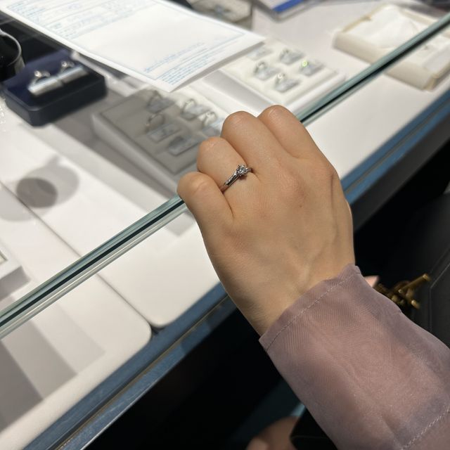 【銀座ダイヤモンドシライシの口コミ】 ダイヤモンドの質が良いものなのに、価格がリーズナブルでとてもよかった…