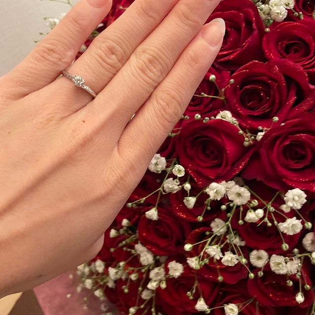 【ケイウノ ブライダル(K.UNO BRIDAL)の口コミ】 シンプルなデザインかつ、ダイヤモンドの存在感を感じられる作りになって…