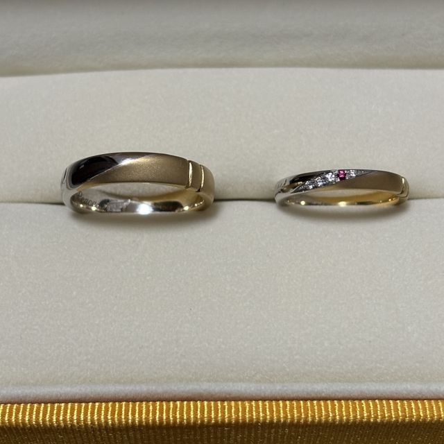 【ケイウノ ブライダル(K.UNO BRIDAL)の口コミ】 形、素材、色合いがとても素敵です。
既存の指輪のサイドに自分のイメージ…