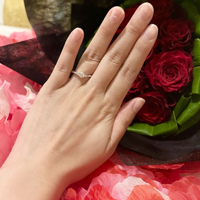 【アイプリモ(I-PRIMO)の口コミ】 ダイヤモンドの指輪は自分には華やかすぎるため、プロポーズには実用的な…