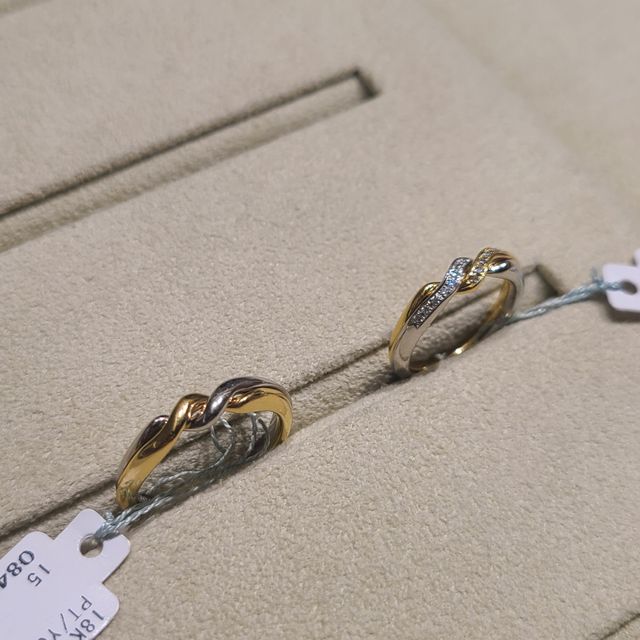 【和光ブライダルブティックギンザの口コミ】 2つのリングが重なっているところに魅力を感じた。
材質はプラチナと金と…