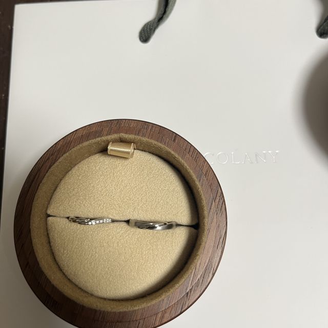 【COLANY(コラニー)の口コミ】 コラニーさんのハーモニーという指輪です。シンプルなデザインながら、磨…