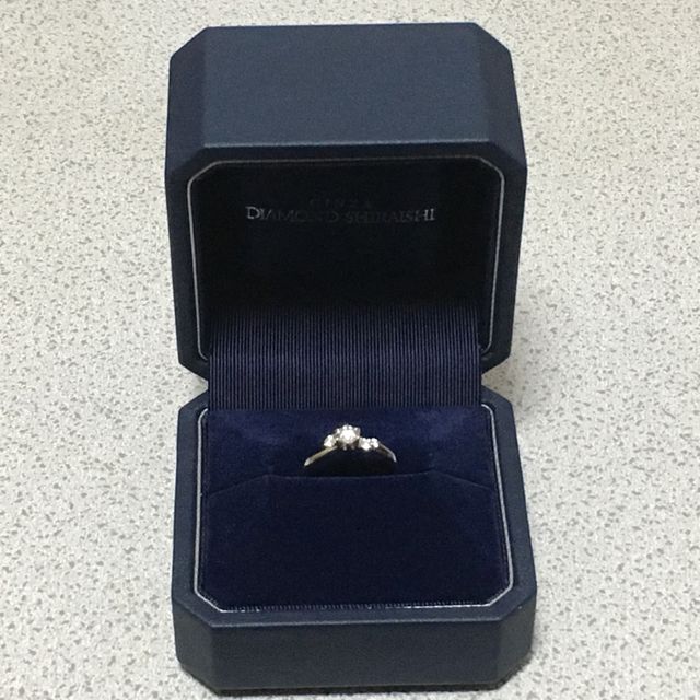 【銀座ダイヤモンドシライシの口コミ】 ファーストインプレッションです。
店内の指輪をほぼ見させてもらいました…