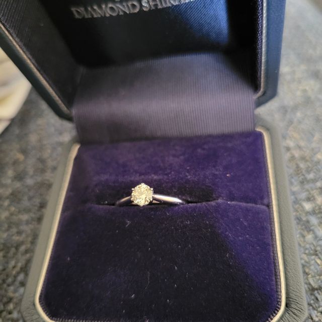 【銀座ダイヤモンドシライシの口コミ】 ダイヤモンドがとてもきれいで、暗がりの中でも光を集めて輝きます。
今回…