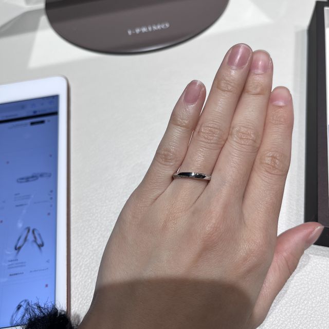 【アイプリモ(I-PRIMO)の口コミ】 両サイドにダイヤが埋め込まれている珍しいデザインでした！エッジがあり…