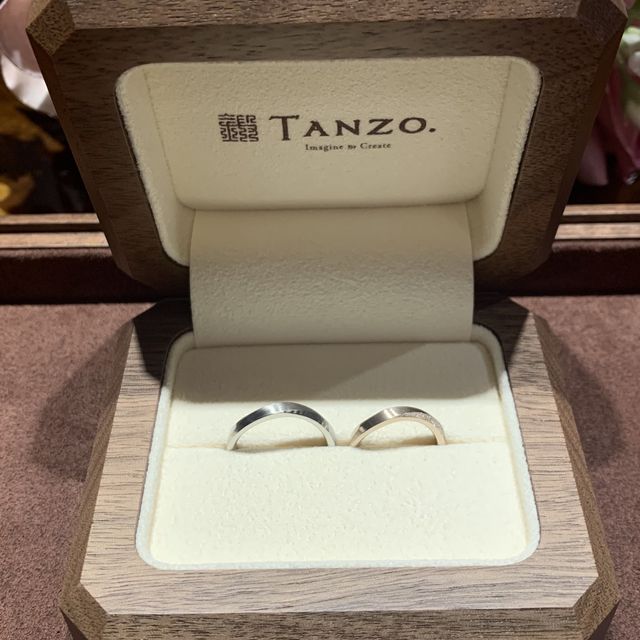 【TANZO.(鍛造指輪)の口コミ】 セミオーダーにて、2人で似たニュアンスのデザインを選んだこと。結婚指輪…