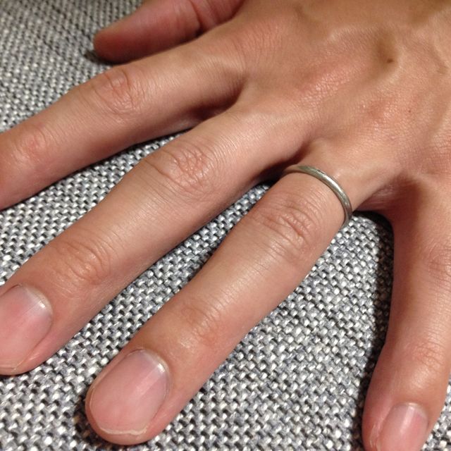 【カルティエ(Cartier)の口コミ】 指の感触です。色々なお店で指輪を試着しましたが、普段指輪をつけないた…