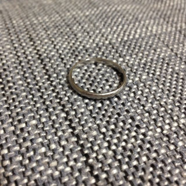 【カルティエ(Cartier)の口コミ】 指の感触です。色々なお店で指輪を試着しましたが、普段指輪をつけないた…