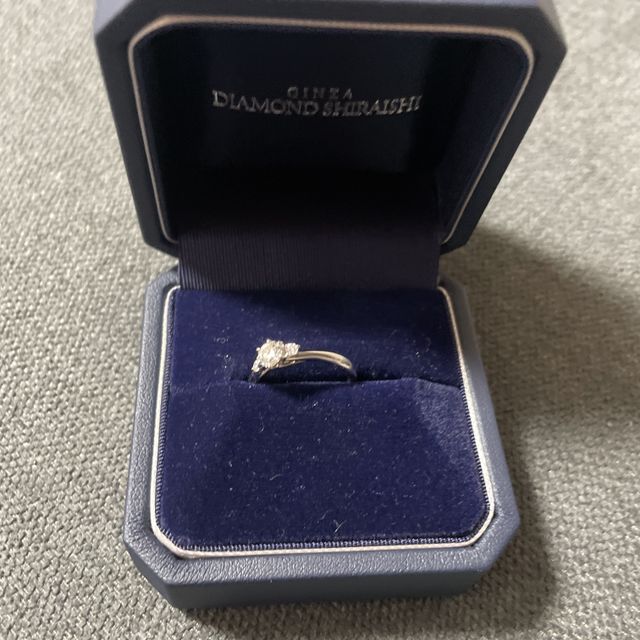 【銀座ダイヤモンドシライシの口コミ】 ダイヤモンドの説明を一つ一つ丁寧に説明してもらい、どういうダイヤモン…