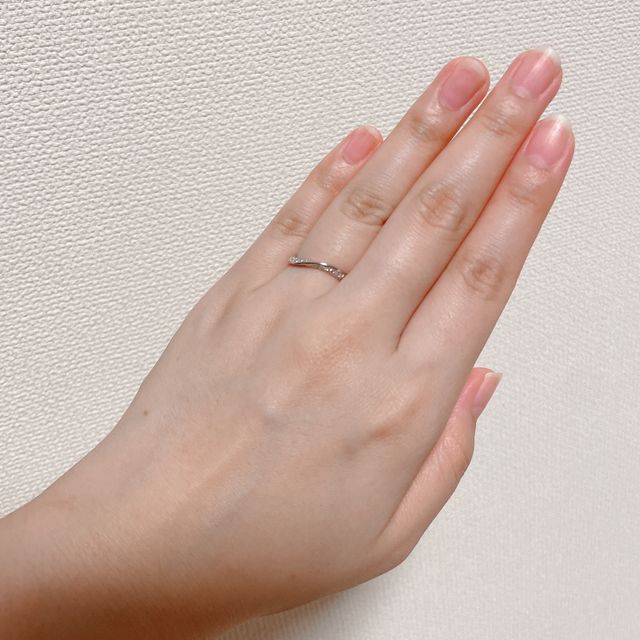 【PORTADA(ポルターダ)の口コミ】 指が太くて短いので、少しでも長く見えるようにウェーブの強いデザインの…