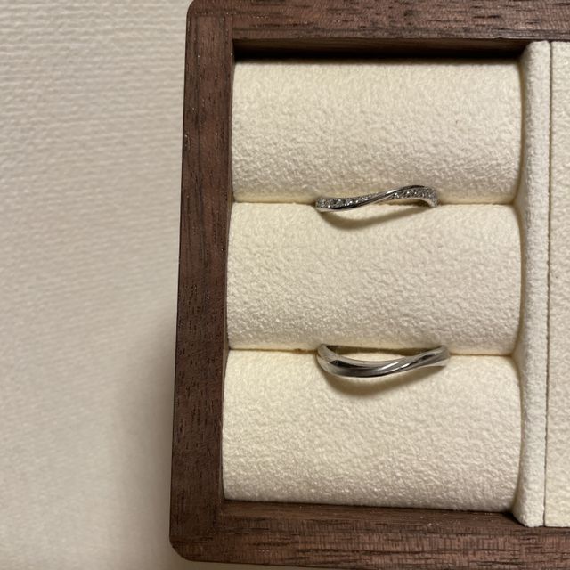 【PORTADA(ポルターダ)の口コミ】 指が太くて短いので、少しでも長く見えるようにウェーブの強いデザインの…