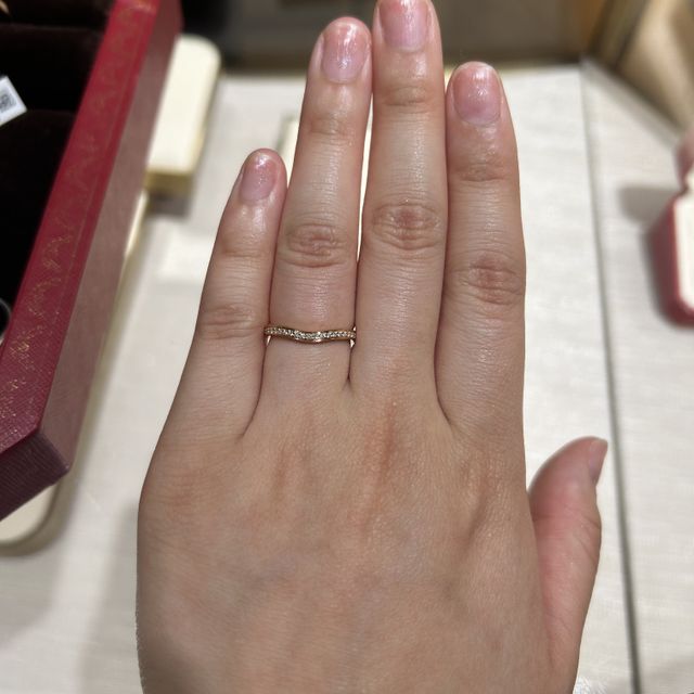 【カルティエ(Cartier)の口コミ】 程よいカーブのあるデザインとピンクゴールドという可愛らしい色味が気に…