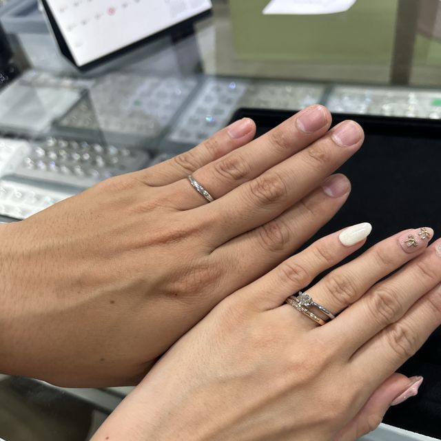 【宝寿堂(ほうじゅどう)の口コミ】 結婚指輪はピンクゴールドが欲しかったので重ね付けの婚約指輪はシルバー…