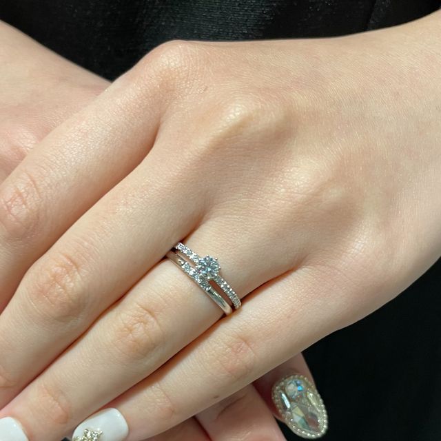 【Flowaves(フロウェーブス)の口コミ】 婚約指輪はダイヤがついてるの!と重ね付けをしたい！という願いのまた探し…