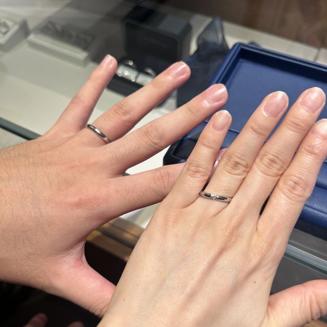 【銀座ダイヤモンドシライシの口コミ】 両親がストレートタイプの結婚指輪をしていたこともあり、形はストレート…