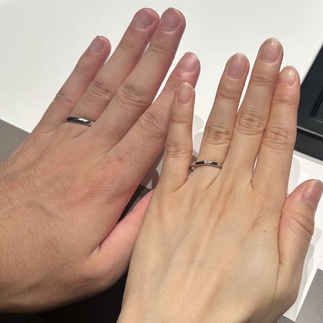 【ラザール ダイヤモンド(LAZARE DIAMOND)の口コミ】 私は両親がストレートタイプの結婚指輪をはめていたのもあり、ストレート…