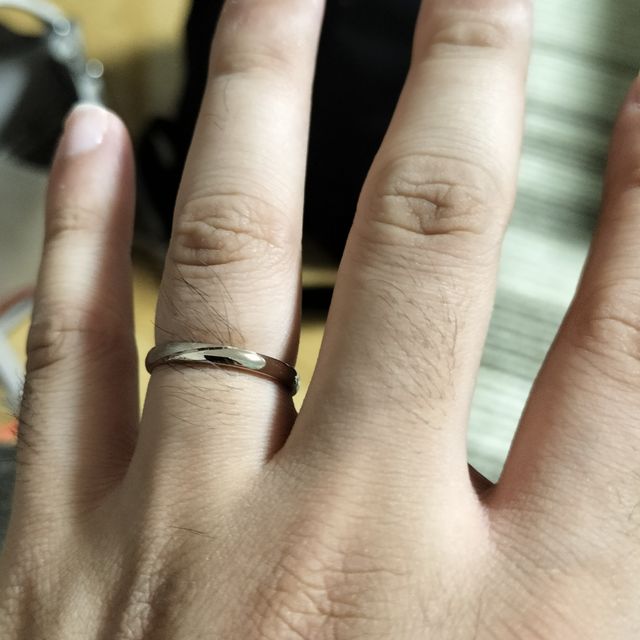 【アイプリモ(I-PRIMO)の口コミ】 デザインがシンプルですが、色がゴールドで肌の色に合うのが気に入ってい…