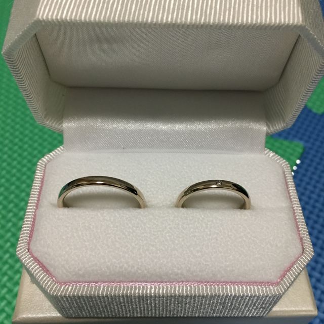 【Honey Bride(ハニーブライド)の口コミ】 指に嵌めた感じとデザインがしっくりきました。
シンプルでとても可愛いで…