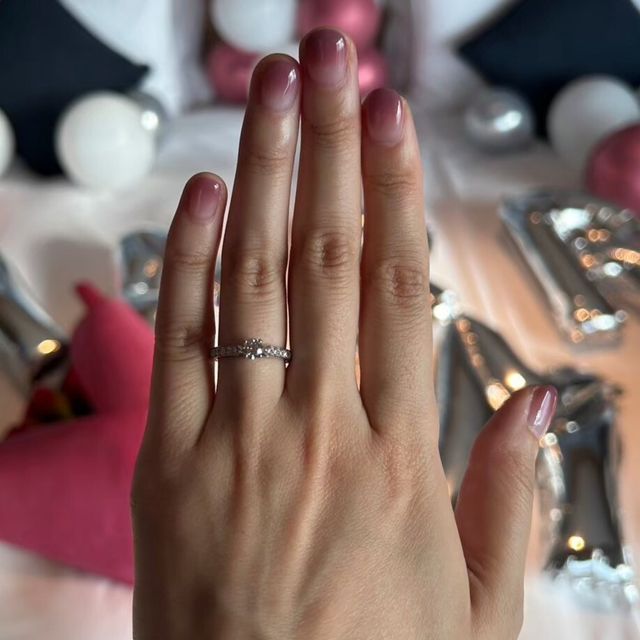 【銀座ダイヤモンドシライシの口コミ】 なんと言ってもゴージャスさです。ダイヤのかがやき、デザインなどをこだ…