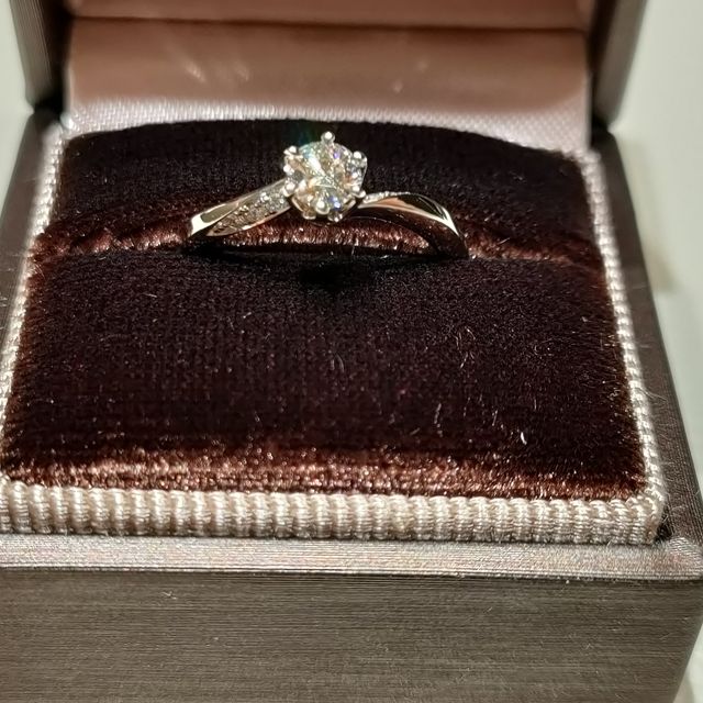 【アイプリモ(I-PRIMO)の口コミ】 他のお店にはないデザインだったので、
納得して購入しました。指輪に込め…