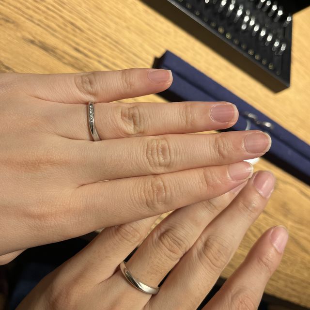 【with Happiness..の口コミ】 スヌーピーがモチーフとなっている、緩やかなウェーブデザインのプラチナ…