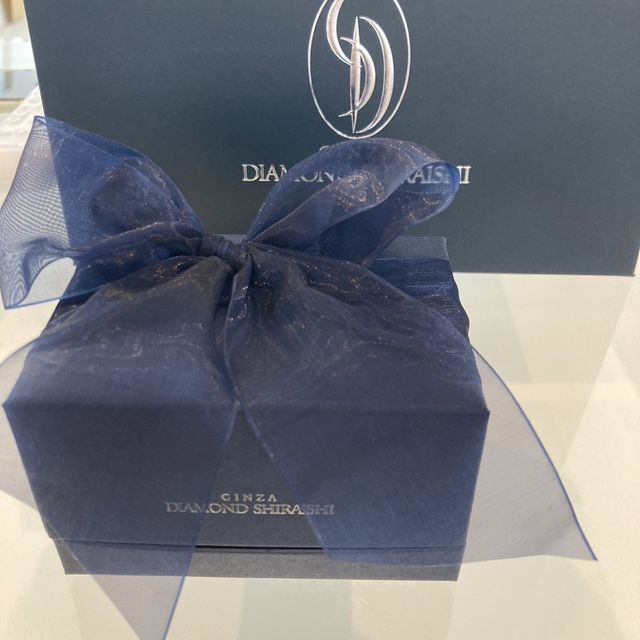 【銀座ダイヤモンドシライシの口コミ】 派手すぎず、一方でどの角度からもダイヤがキラッと見える華やかさもあり…