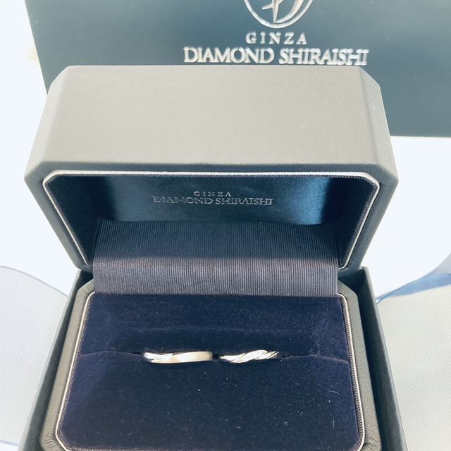 【銀座ダイヤモンドシライシの口コミ】 派手すぎず、一方でどの角度からもダイヤがキラッと見える華やかさもあり…