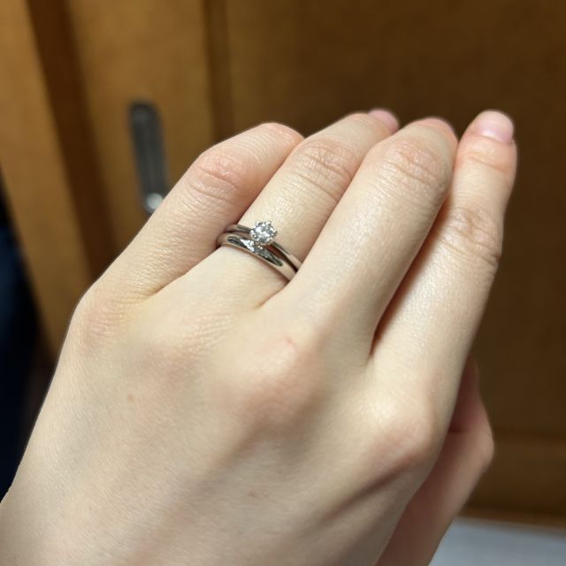 【銀座ダイヤモンドシライシの口コミ】 シンプルなデザインや指輪のコンセプトが気に入って、選びました。あまり…