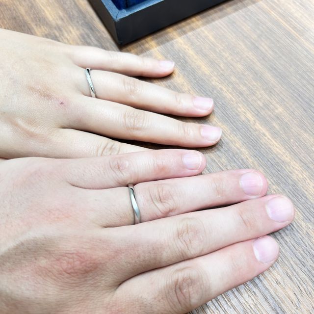 【4℃ BRIDAL(ヨンドシーブライダル)の口コミ】 指輪のデザインもシンプルでとても着け心地が良いです。あまり悩まず、見…