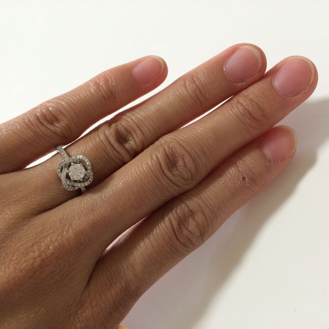 【ROCCA(ロッカ)の口コミ】 私自身がお花の教室をやっており、教室のロゴと指輪のデザインが似ていた…