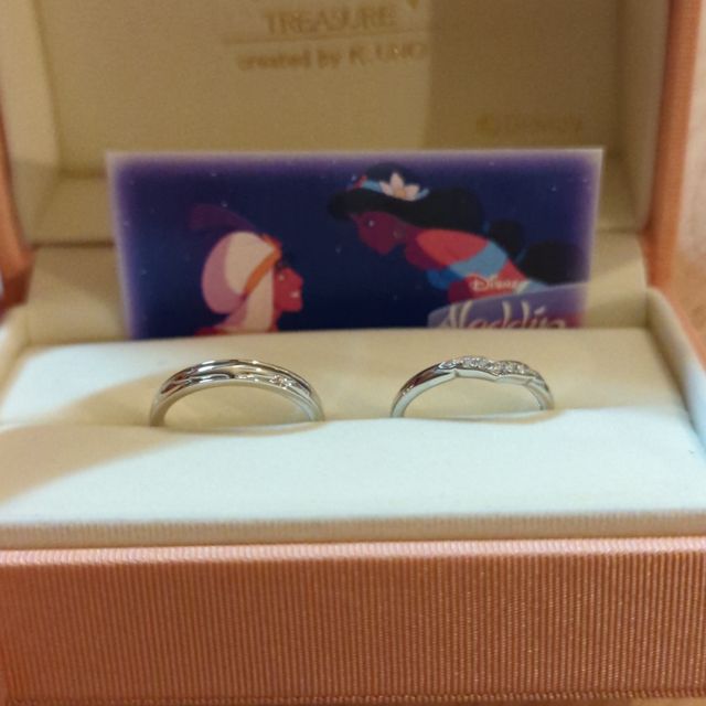 【ケイウノ ブライダル(K.UNO BRIDAL)の口コミ】 シンプルで飽きのこないデザインで、ずっとつけていたくなるような指輪で…