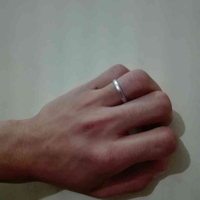 【俄(にわか)の口コミ】 結婚指輪として常に付けるものなので、目立ちすぎないけどシンプルで気品…