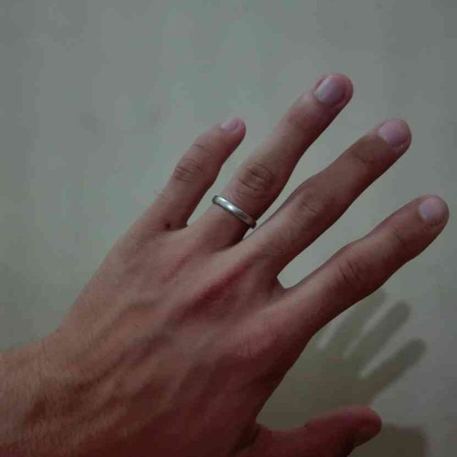 【俄(にわか)の口コミ】 結婚指輪として常に付けるものなので、目立ちすぎないけどシンプルで気品…