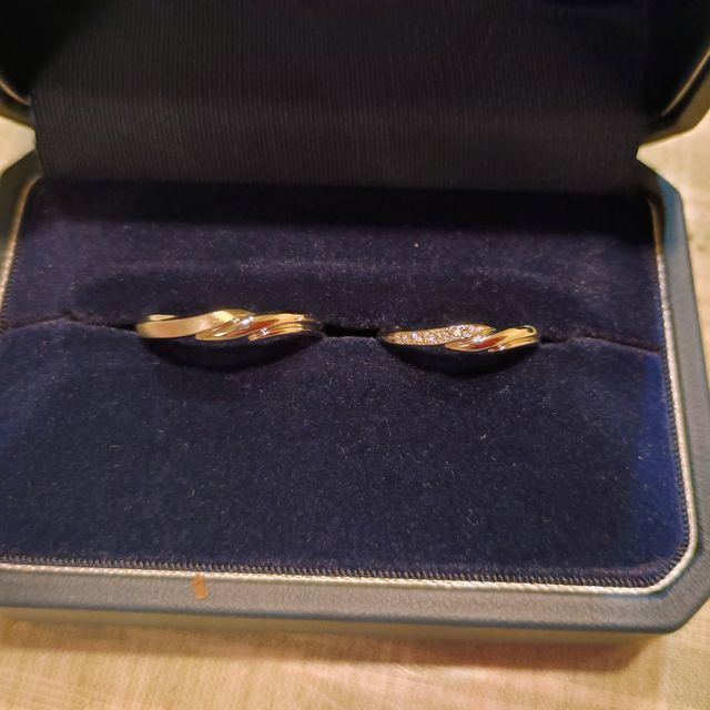 【銀座ダイヤモンドシライシの口コミ】 女性用の結婚指輪は、婚約指輪とのセットリングになっていますが、結婚指…