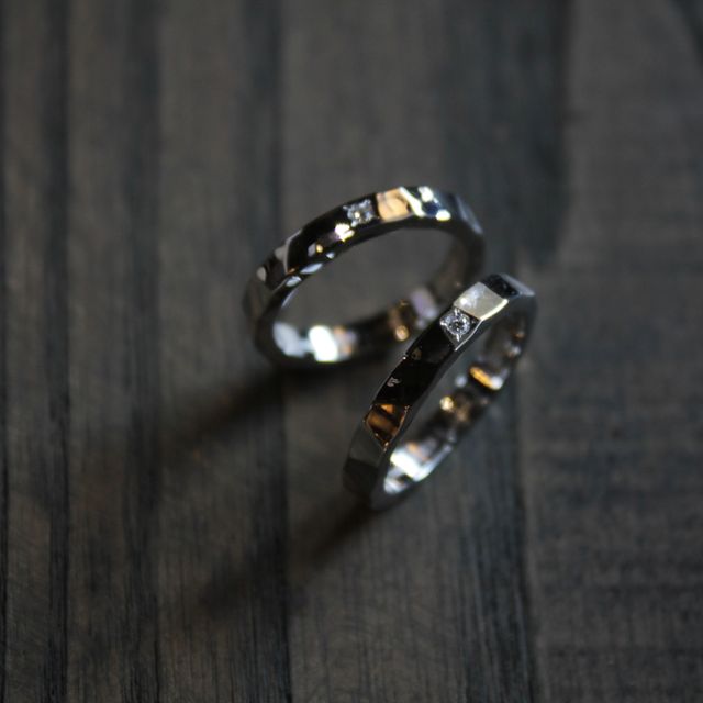 【ichi(イチ)の口コミ】 私、旦那共に鎚目デザインに目が惹かれ、さらにダイヤを表につけてもらい…