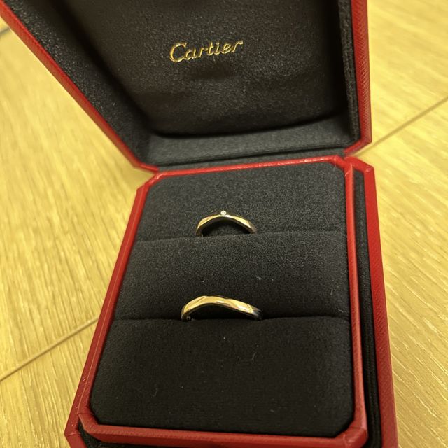 【カルティエ(Cartier)の口コミ】 ウェーブしている、ピンクゴールドの指輪を購入しました。
ピンクゴールド…