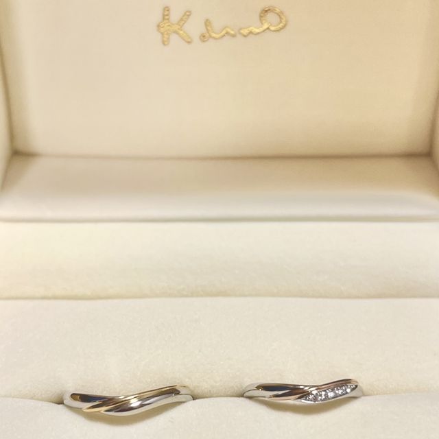 【ケイウノ ブライダル(K.UNO BRIDAL)の口コミ】 シンプルかつエレガントなデザインと指が綺麗に見えるV字の形が気に入りま…