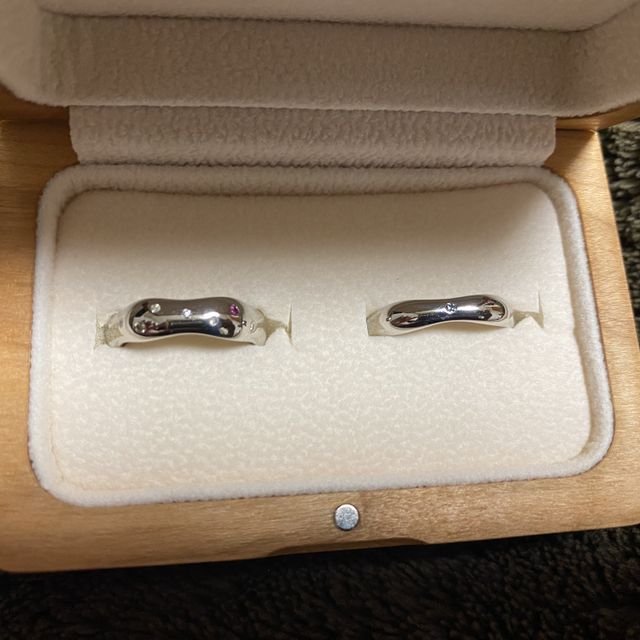 【atelier ST, CAT(アトリエ エスティーキャット)の口コミ】 形が5角形の緩やかなものになっており、他にはないデザインなのかなと思い…