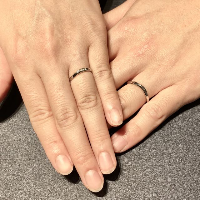 【銀座ダイヤモンドシライシの口コミ】 シンプルなデザインで付け心地がとても良いです。自分の指の形に合った指…