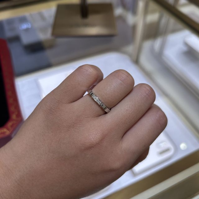 【カルティエ(Cartier)の口コミ】 他にはないデザインなのと、他の指輪と比較して分厚く存在感のあるデザイ…