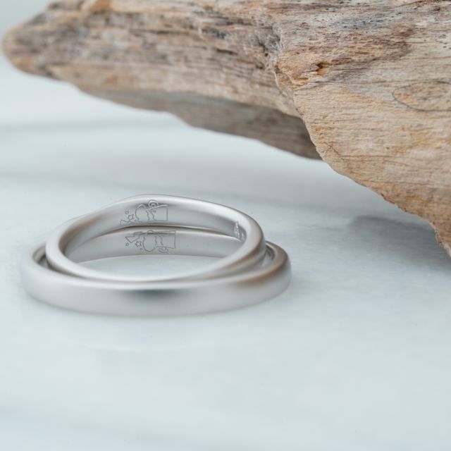 【THREE TREES(スリーツリーズ)の口コミ】 指輪のデザイン、質感、文字やイラスト、宝石など細かく選びながら、また…