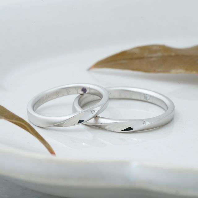 【THREE TREES(スリーツリーズ)の口コミ】 指輪のデザイン、質感、文字やイラスト、宝石など細かく選びながら、また…