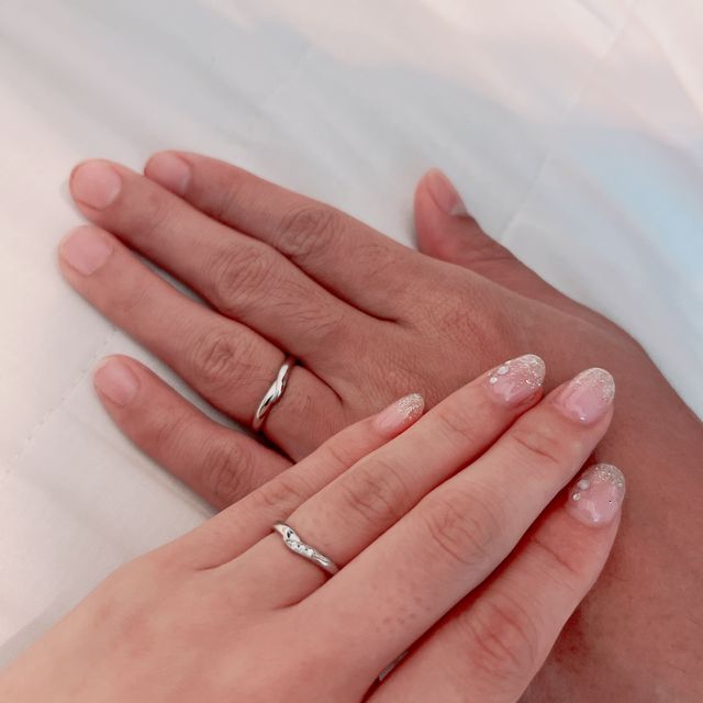 【アイプリモ(I-PRIMO)の口コミ】 
この指輪はシンプルで派手すぎないデザインが魅力です。ダイヤが3つ配置…