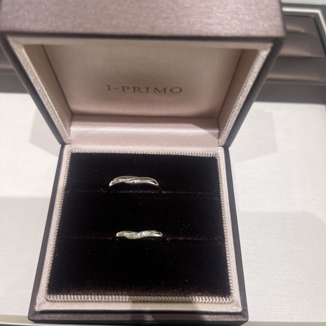【アイプリモ(I-PRIMO)の口コミ】 
この指輪はシンプルで派手すぎないデザインが魅力です。ダイヤが3つ配置…